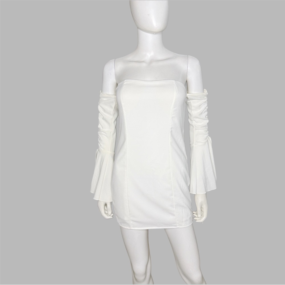 Fashion Nova‎ Strapless White Mini Dress With Flared Sleeves